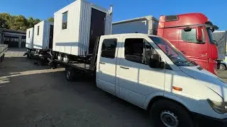 Побутівки на причепах