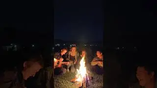 я так рада,что мне удалось застать эти посиделки у костра с гитарой😍не вижу такой моды у молодежи☹️