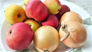 Fried apples with onions without oil or sugar. A quick and inexpensive pie.