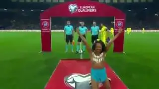 Активистка Femen обнажилась перед матчем ЧМ-2018.