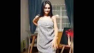 cewek bugil cuma pakai handuk gaes heheh 