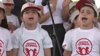 İBB Başkanı Ekrem İmamoğlu 742 minik öğrenciye mezuniyet belgelerini dağıttı.