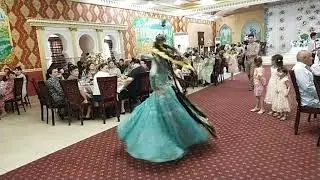 Dilnoza Ortiqova.Ijrosida Tovus Raqsi.vidyoni.oxirigacha.goring.va.layiq.bosishni.unitmong