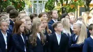 Мальчик отжигает под Uptown Funk