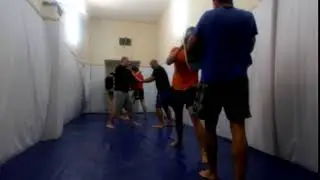 Удары коленями в парах