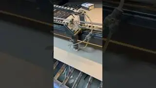 Раскрой коробок из картона на лазере. Удобно при небольших тиражах.