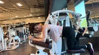Glute hoist machine