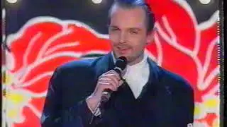 Miguel Bosé acepta Premio Queridisimo, 1993