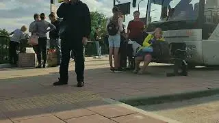заглядывают под юбки, следят, подслушивают на автовокзале вРиге при помощи камер что установлены там