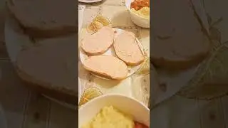Картофельное пюре с тушеным  мясом, блинчики с творогом, бутерброды 😻😋🥣 