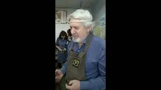 Мастер-класс по лозоплетению дает Владимир Васин