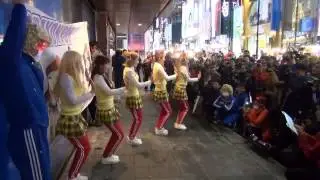 [KMDSubs][ENG] Crayon Pop 2013 First Guerrilla Performance!!