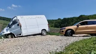Era sa se rastoarne !! Tractam  putregaiu lui Tiberiu înapoi in curtea de la Căsuța din Pădure !