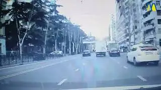 ავარია ჟიული შარტავას ქუჩაზე - ავტომობილი რვა წლის ბავშვს დაეჯახა, რომელსაც ფეხის ამპუტაცია დასჭირდა