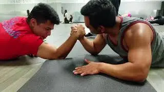!!Guy farts while arm wrestling!! *FUNNY*