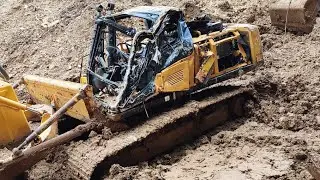 Butuh 2 Alat Berat Bertenaga Besar Untuk Evakuasi Mesin ini ( Excavator Accidents Heavy Recovery )