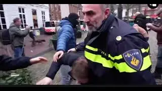 Hollandada Kur’an’ı Kerim’i yakmak isteyen göstericiye uçan tekme