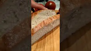 бутерброд с помидором