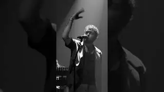 La vidéo de « Serre-moi » version live est disponible dès maintenant 🎬 