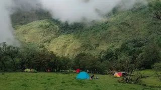 Inilah Suasana Lembah Lohe Negeri Dongeng Sedang Hijau Hijauhnya dan Padat Pengunjung Mei 2025