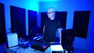Sessão de studio com o H’erick criando uma vibe estilo THE WEEKND