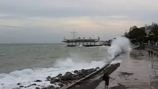 СИЛЬНЫЙ ШТОРМ В ЯЛТЕ ОСЕНЬ 2017г  STORM IN YALTA 2017