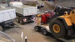 Mercedes SK 6x6 transports Volvo L250G