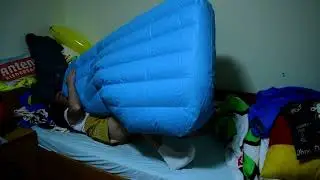 Luftmatratze von INTEX aufblasen.