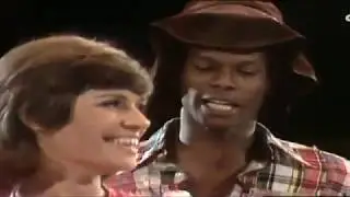Mary Roos & Les Humphries Singers - Chirpy Chirpy Cheep Cheep 1971