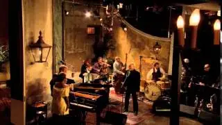 Hugh Laurie (Tom Jones) - Baby Please Make a Change