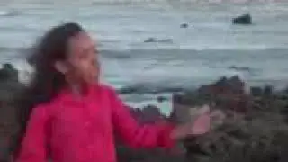 Menina na praia