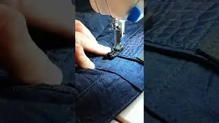 Пришивание патча из кожи аллигатора на джинсы.