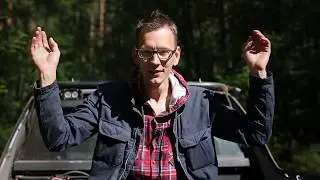 Ящер бомбит на каменты Ютуба.