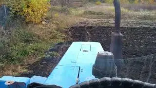 МТЗ 80 на вспашке огородов