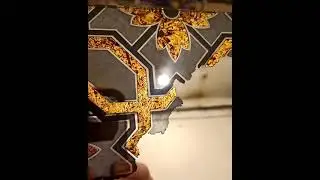 Интерьерное зеркало с Эгломизе.