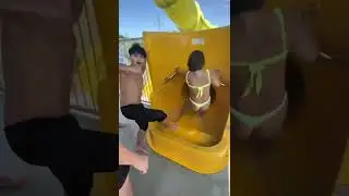 Lo scivolo d’acqua più affollato di sempre😳 (@ionutdmt26)via tt