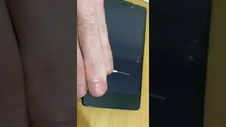 шило и нож против экрана смартфона