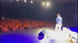 Максим Галкин в Варшаве вышел на сцену в сине-желтом костюме 💙💛