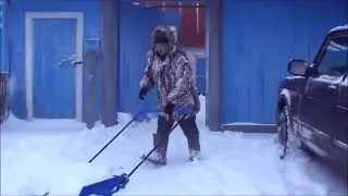 ФИНСКИЕ СКРЕБКИ (ЛОПАТЫ) ОТДЫХАЮТ НА ФОНЕ РОССИЙСКИХ
