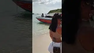 Nual Beach Pattaya Thailand. Красивый пляж на острове Ко Лан в в Таиланде 