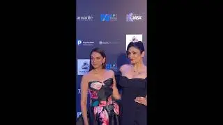Aditi and Raveena having a chitchat at the blue carpet | TOIFA Awards