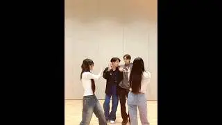 really love this RED VELVET x SEVENTEEN interaction sm ❤️ #seventeen #redvelvet #shorts