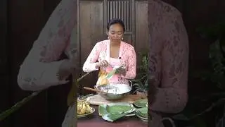 Balinese Banana Steamed Cake- Jaje Klaudan Biu🙏🏽😊 #bali #balinesesnack #cookingclass #banana