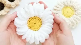 Вяжем крючком объёмный цветок "Ромашка"🌼 Мотив крючком🧶 Crochet a beautiful flower daisy with 💞
