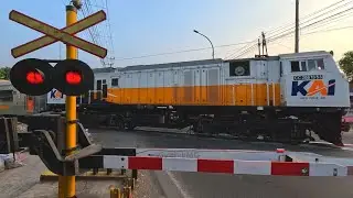 Railroad Crossing | Random 2 Palang Kereta Api Legendaris | Indonesia