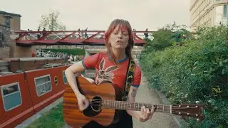 Little Chaos (acoustic chaos in the London show queue)