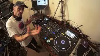 DJ WHO CAN'T BEATMATCH DRUM AND BASS I WILL HELP YOU MIX THE MUSIC