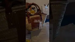 Jacquemus bag unboxing 🫶🏾 #jacquemus #unboxing #luxury