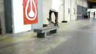 Mike-Mo Half-Cab Blunt Kickflip @ Sk8site