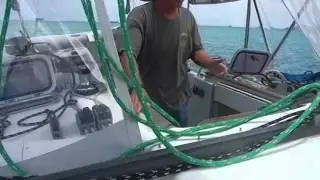 Operating Monet II - Hoisting the main